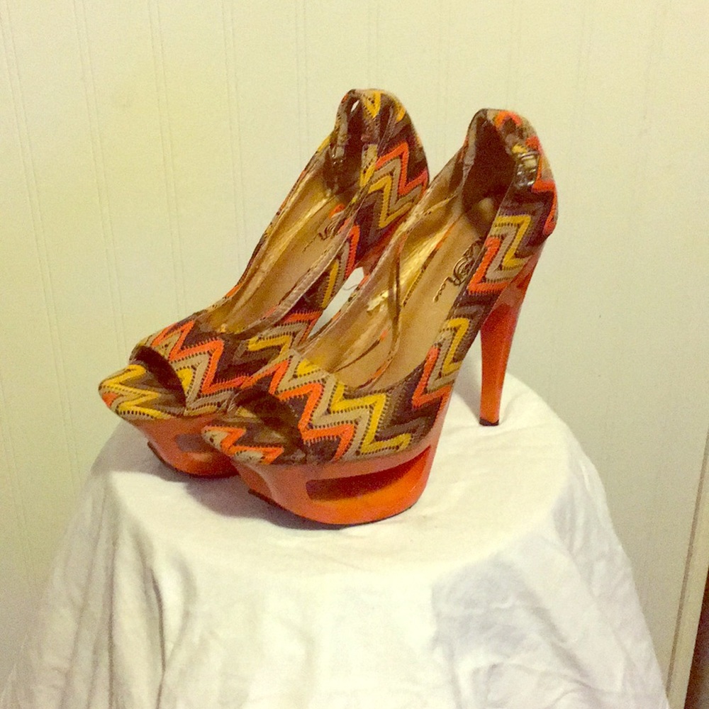 A pair of 61/2 Used Wild Rose Hell.
